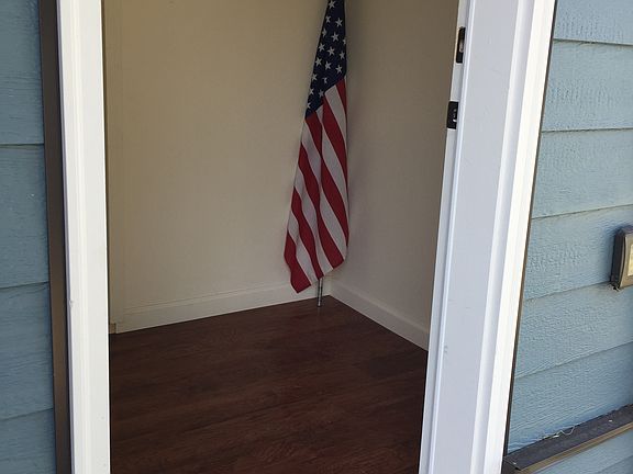 Frnt entry/mud-exterior view