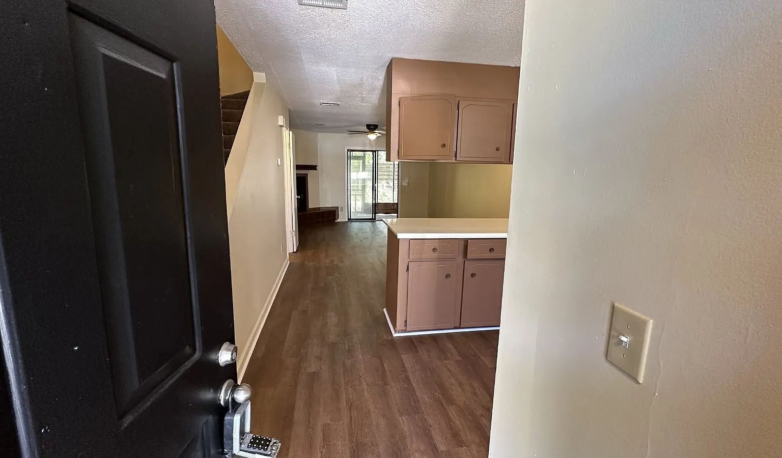 3 bed, 2.0 bath, 1320 sqft, $1,150 — Photo 2