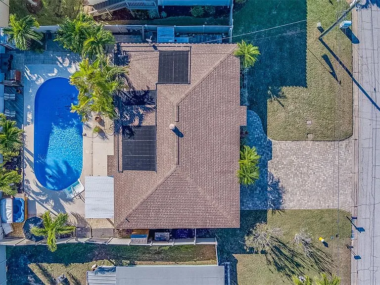 717 Sunset Cv — Photo 22