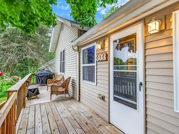 303 E State St, Albany, WI 53502