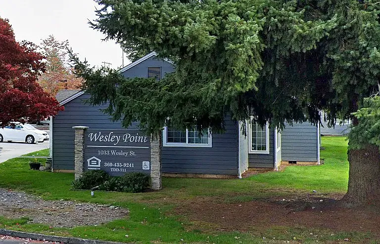 1033 Wesley Ave — Photo 3