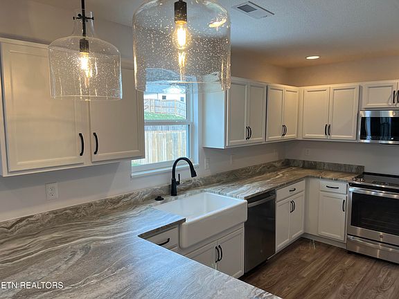 3rd image of 7627 Bailey Landing Ln