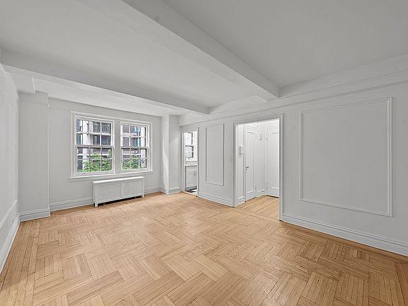2nd image of 24 Monroe Pl APT 2B