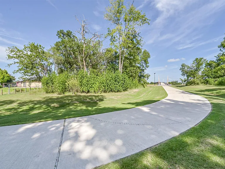 10999 Fairland Dr — Photo 40