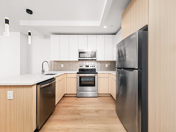 4th image of 23-33 Astoria Blvd #4B