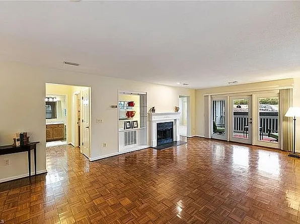 225 Oakwood Ct, Winston Salem, NC 27103