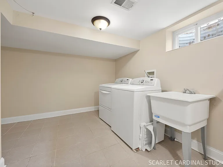 451 S Grace St — Photo 17