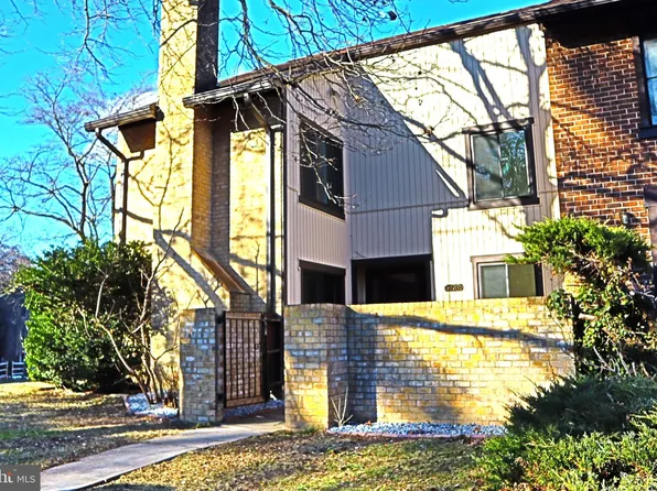 9733 Shadow Oak Dr, Montgomery Village, MD 20886