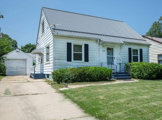 908 Vermont St, Waterloo, IA 50702