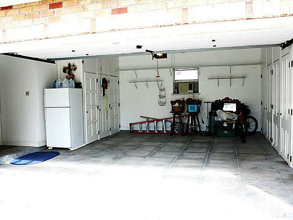 3rd image of 3921 N Hullen St