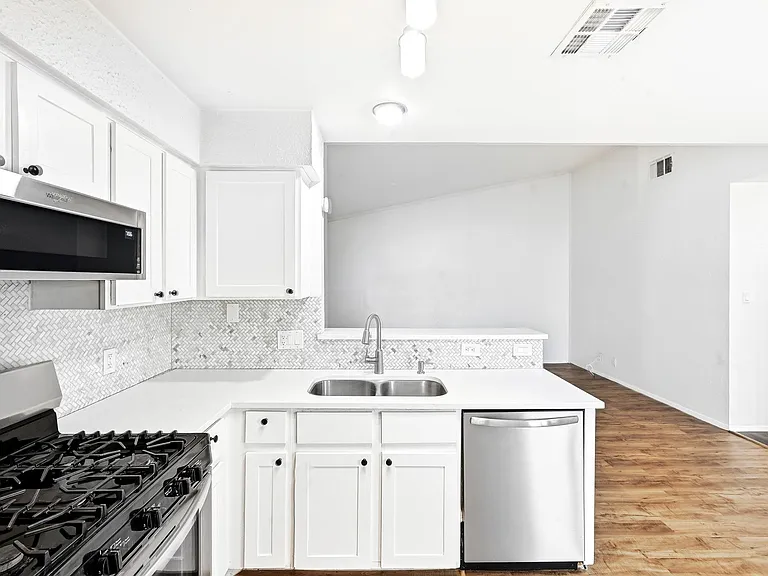 10604 Lanshire Dr #B — Photo 9