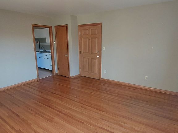4th image of 25 Wheeler St S APT 6