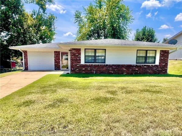 803 L St, Barling, AR 72923