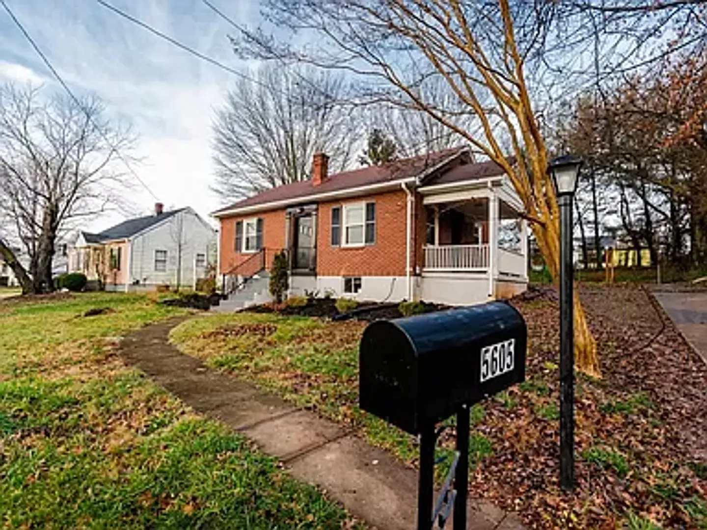 Cheery 3 Bedroom Home in a Convenient Lynchburg Location — Photo 2