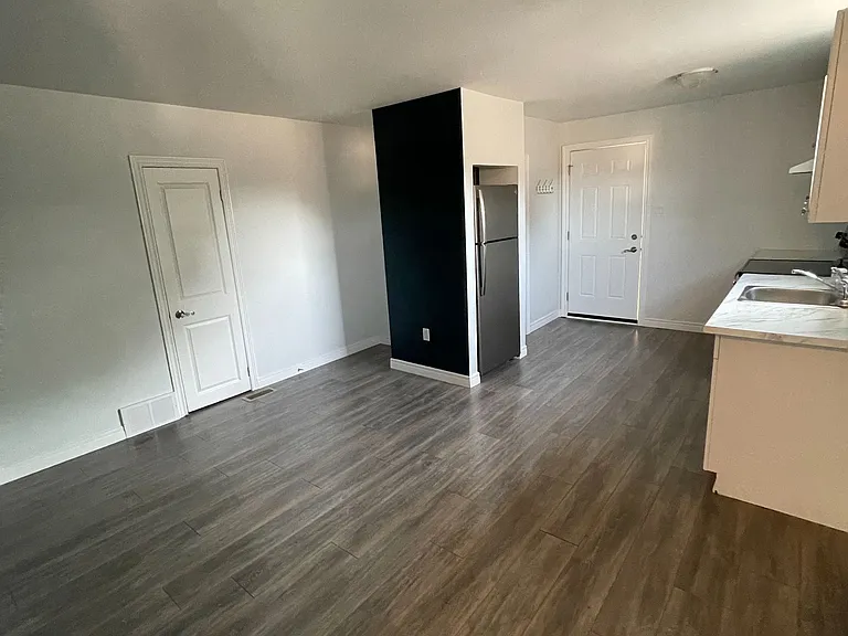 117 Lyons Ave #C — Photo 9