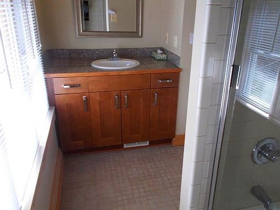 4th image of 208 California Ave #2485506566