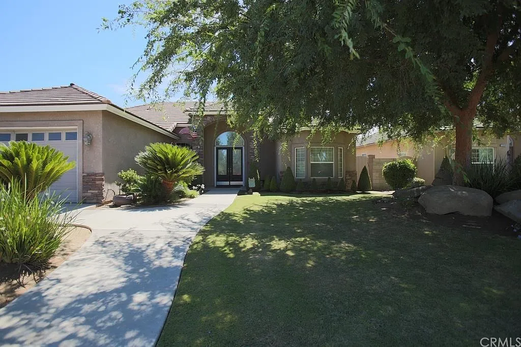 1555 Hillsboro Ave photo 1
