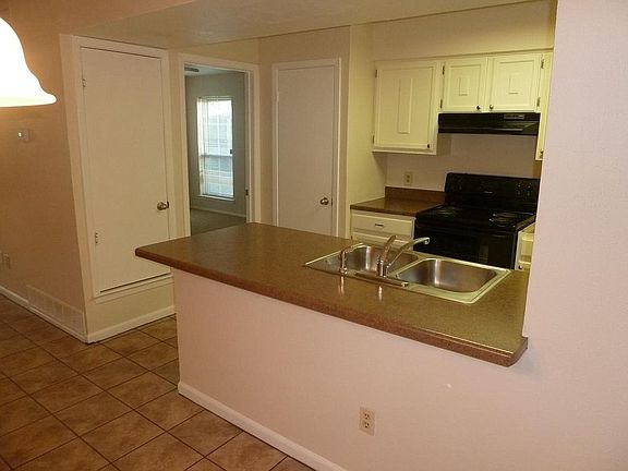 4th image of 4307 Bradley Ln