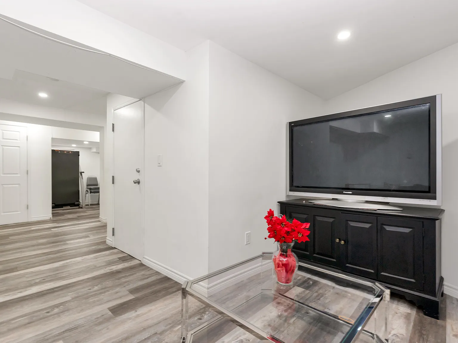 132 Castlehill Rd, Brampton, ON L6X 4C2, Canada — Photo 3