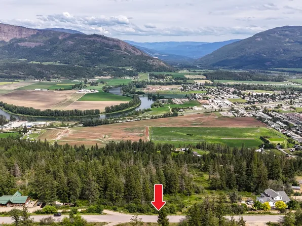 121 Twin Lakes Rd, Enderby, BC V0E 1V3