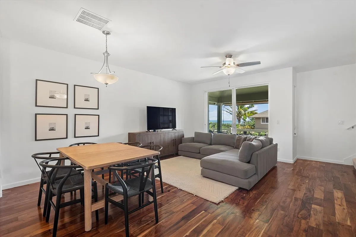 3 bed, 2.5 bath, 1258 sqft, $5,000 — Photo 2
