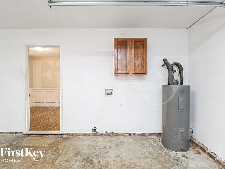 1716 Virginia St — Photo 17