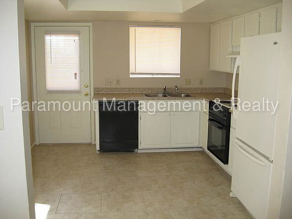 4th image of 920 N Pueblo Dr