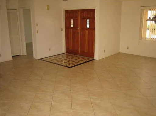 6050 Amberwoods Dr — Photo 3