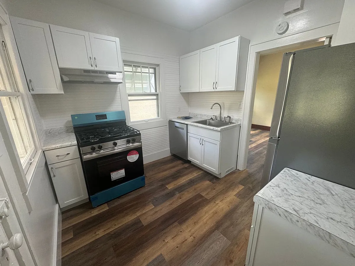 Building Photo - 440 43rd St