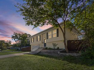 300 Hickory Ave, Romeoville, IL 60446