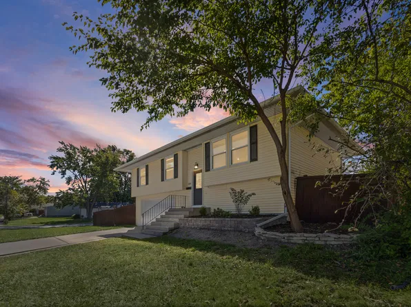 300 Hickory Ave, Romeoville, IL 60446