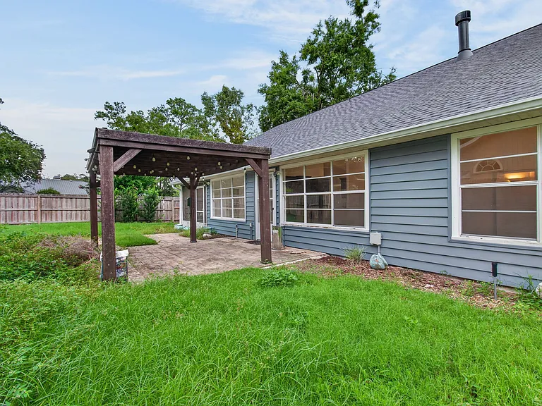 2324 NW 40th Pl — Photo 46