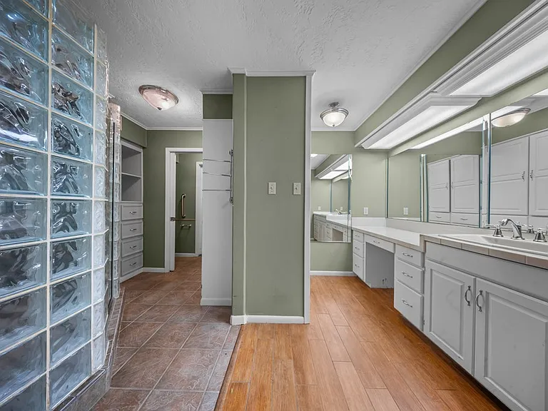 1027 Creek Bend Dr — Photo 16