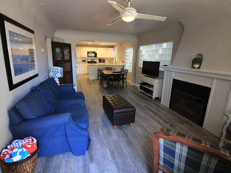 824 Island Ct #1 — Photo 7