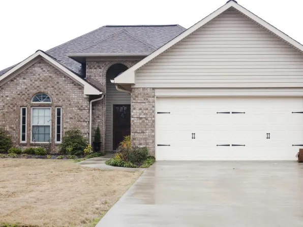 50 McCabe Dr, Starkville, MS 39759