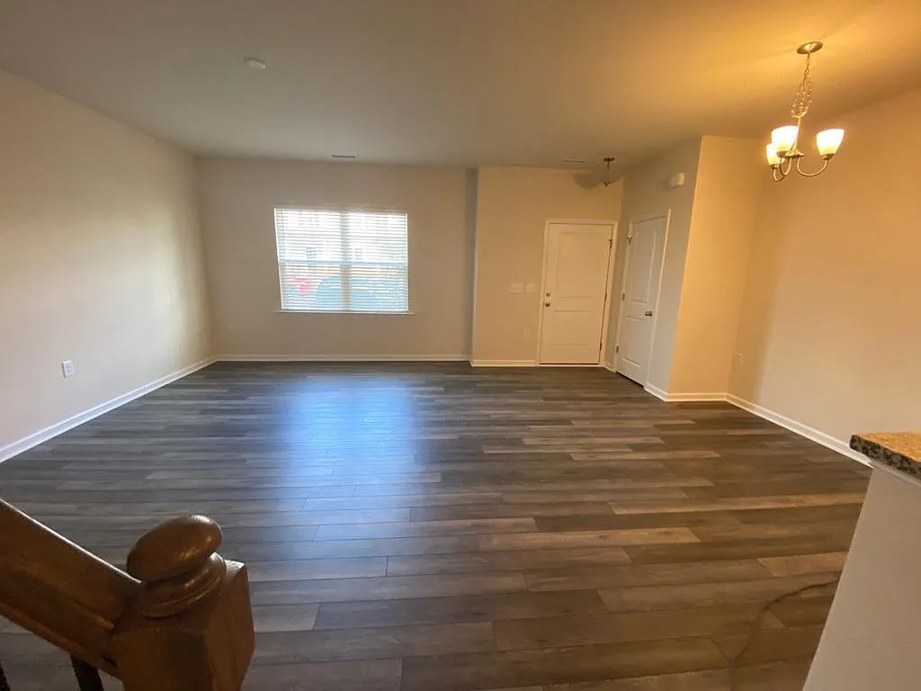 3 bed, 2.5 bath, 1735 sqft, $1,970 — Photo 2