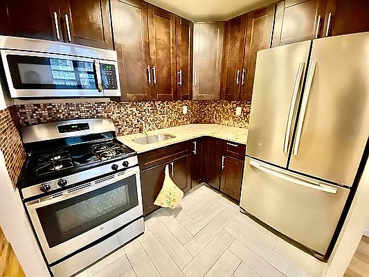 4th image of 398 Tompkins Ave #1RT
