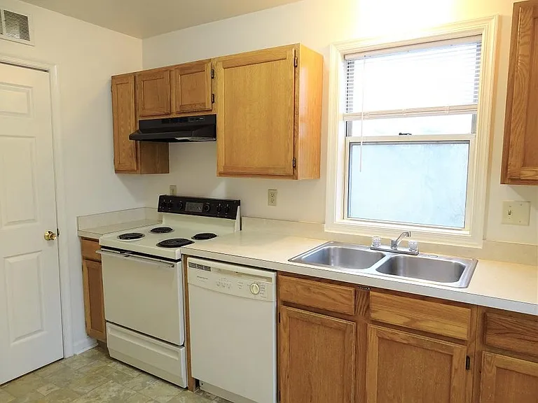 79 Hilldale Dr — Photo 10