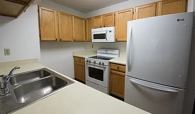 4273 Hunting Meadows Cir #2 — Photo 3