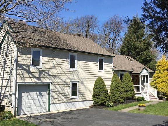 3rd image of 882 W Briar Ave