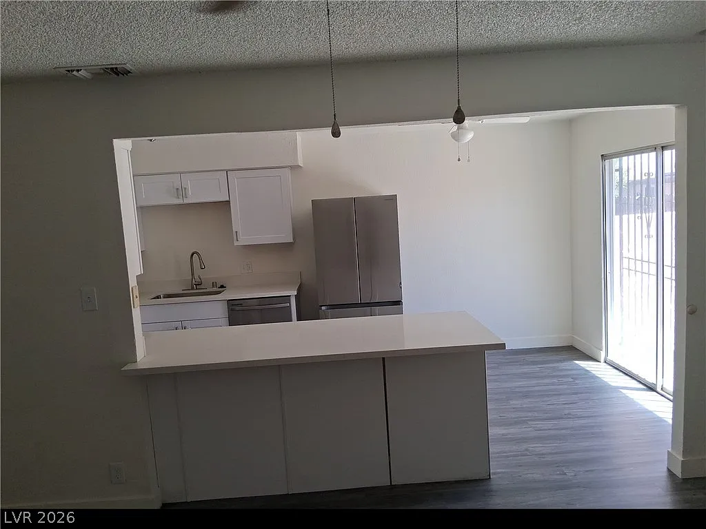 3 bed, 2.0 bath, 1220 sqft, $1,850 — Photo 4