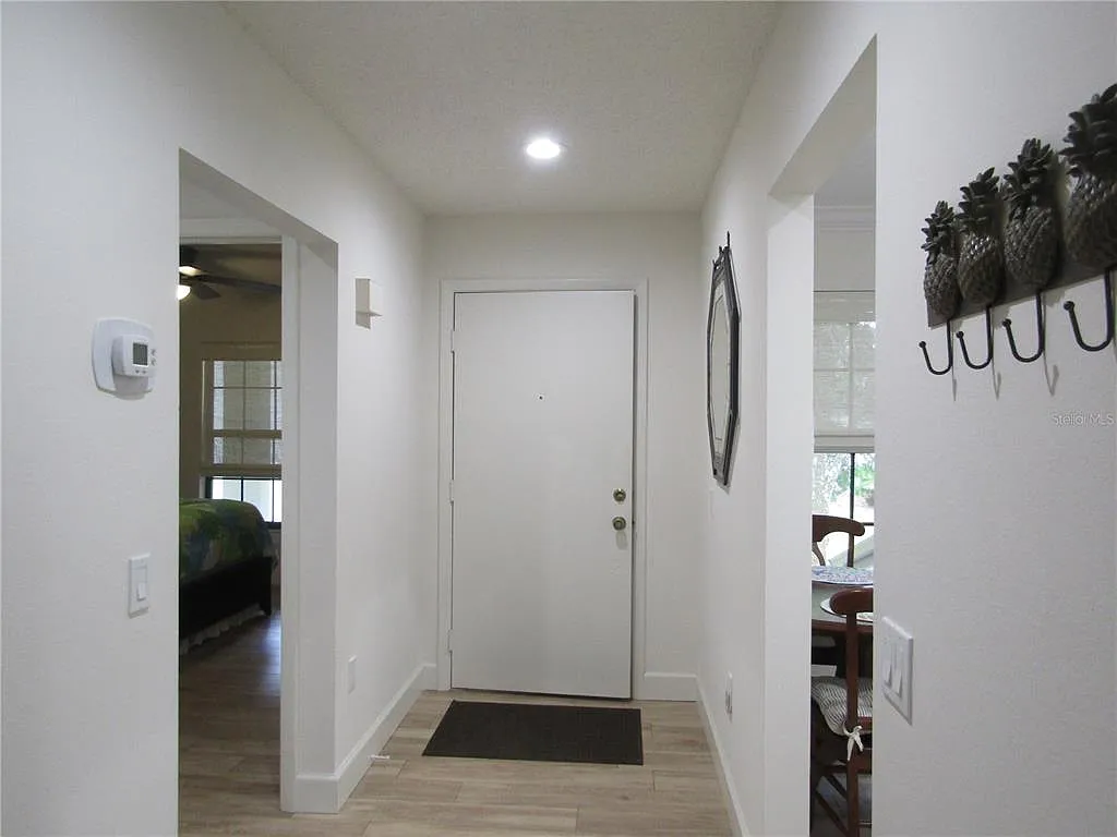 2 bed, 2.0 bath, 1073 sqft, $4,300 — Photo 2