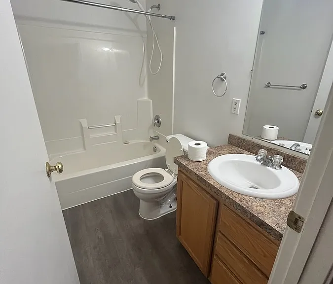 863 Sharon Rd — Photo 3