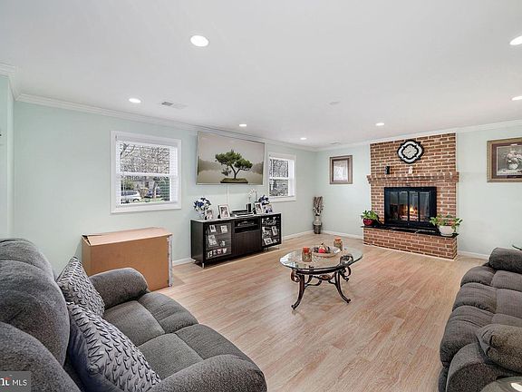 5th image of 4105 Landgreen St