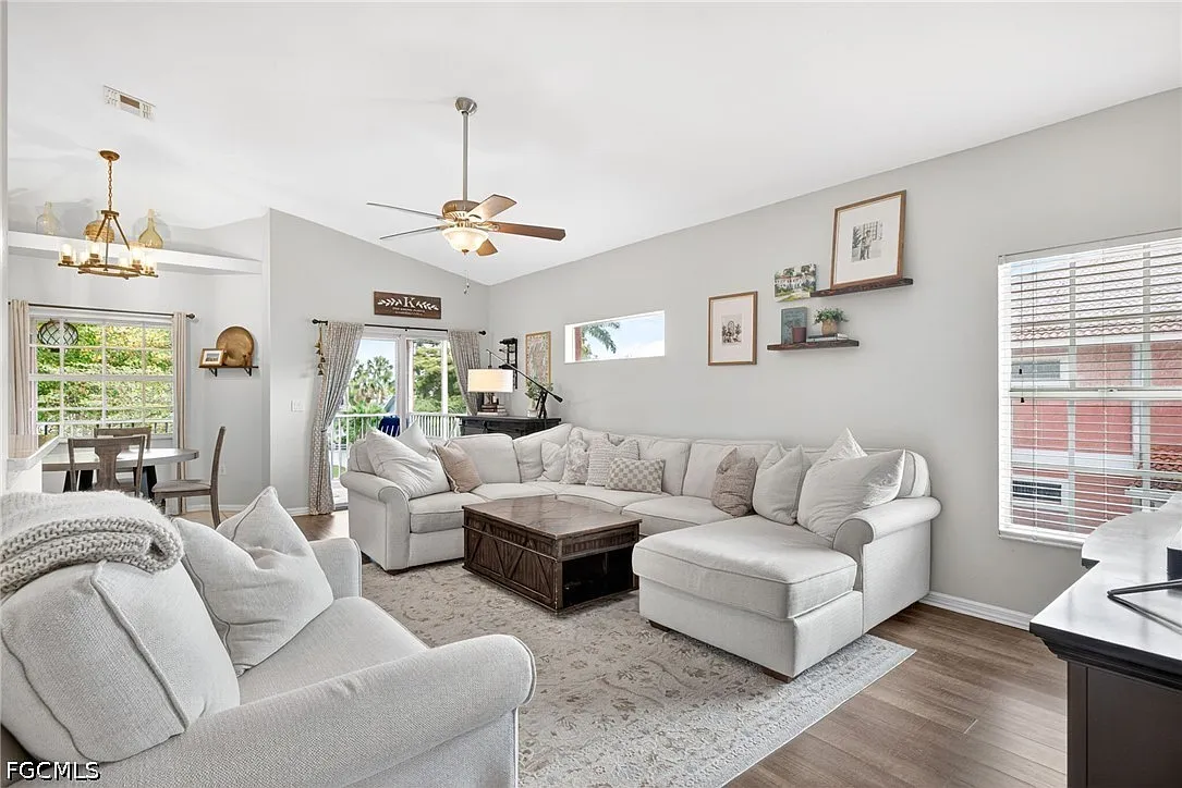 3 bed, 2.0 bath, 1423 sqft, $2,500 — Photo 4