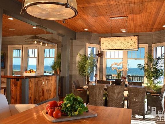 4th image of 310 Beach Road N