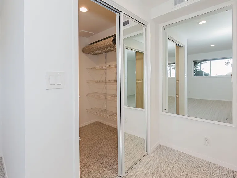 15550 Broom St NE — Photo 38
