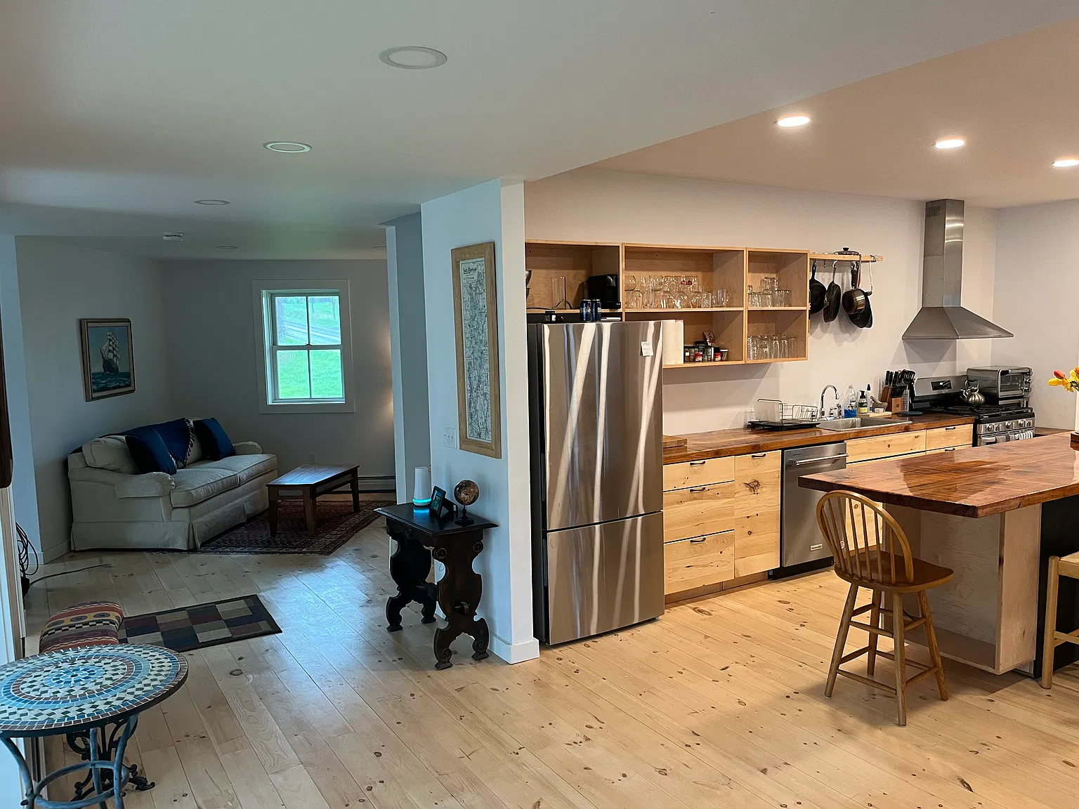 4 bed, 2.5 bath, 3400 sqft, $6,000 — Photo 4