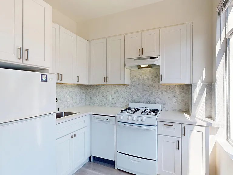 808 Eddy St #203 — Photo 2