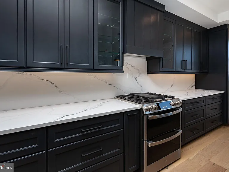 981 Henry Ave — Photo 14